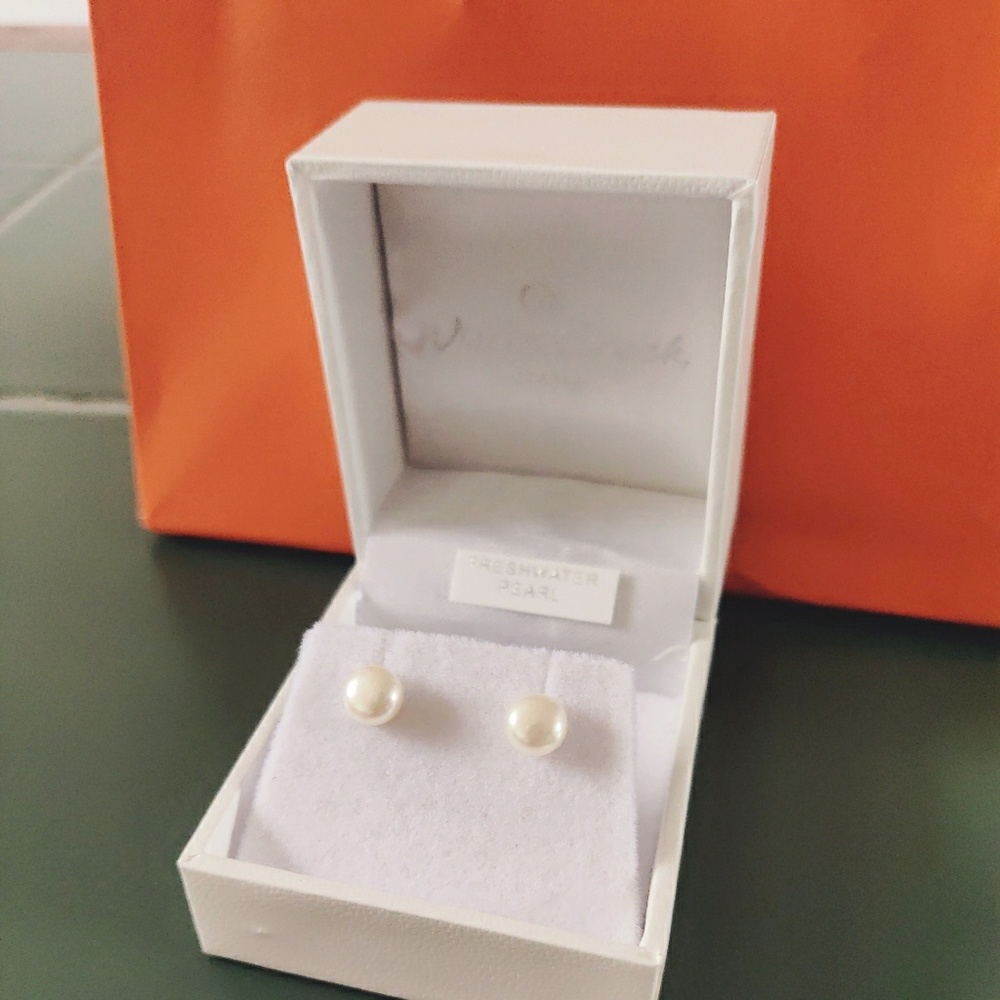 6mm freshwater pearl button stud earrings new with gift box
